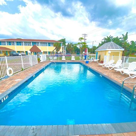 Economy Suites Cypress Gardens 外观 照片