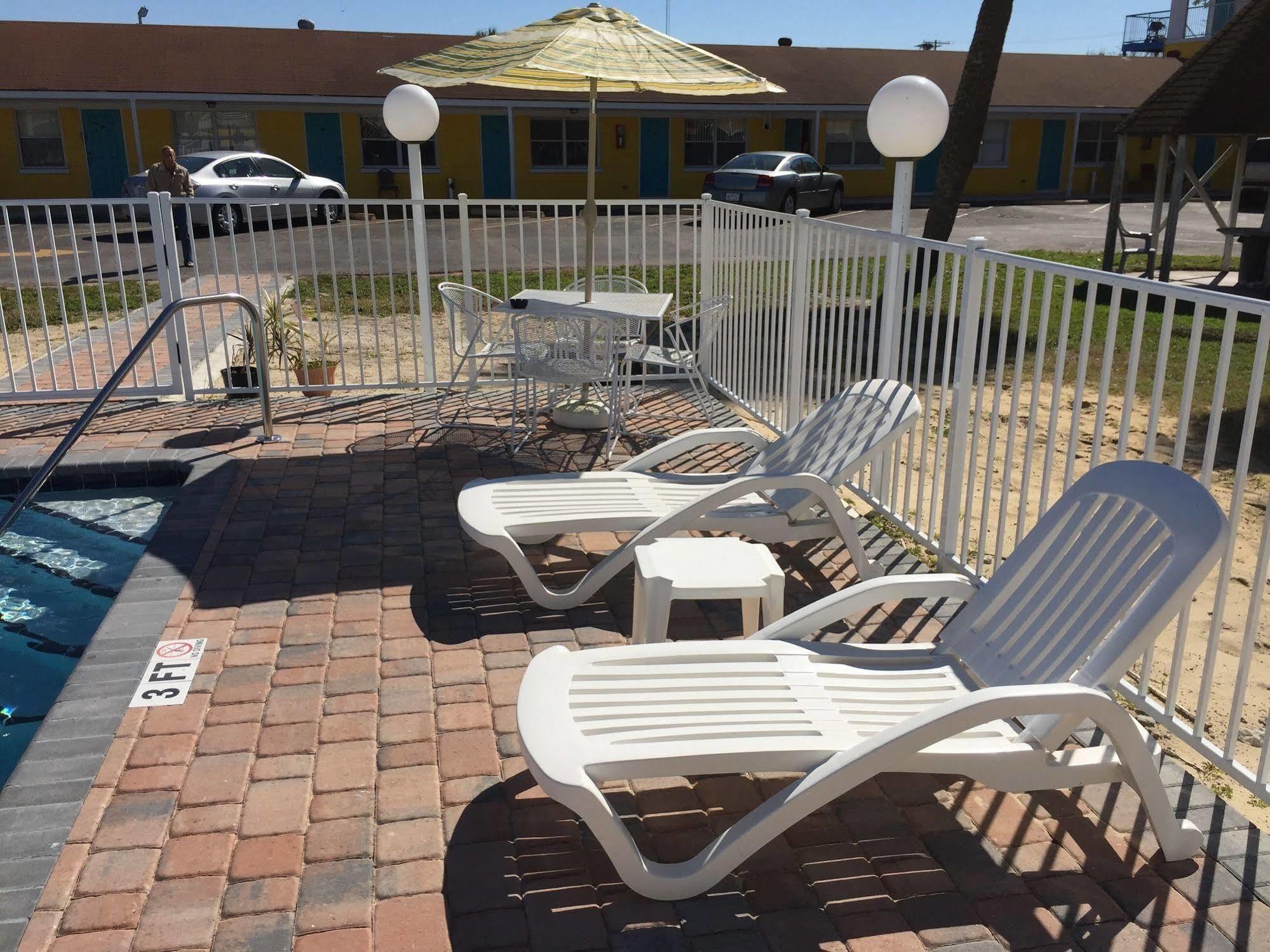 Economy Suites Cypress Gardens 外观 照片